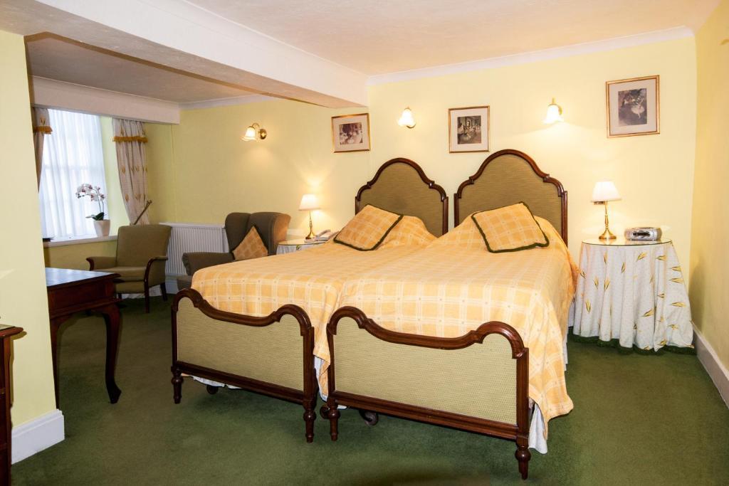 Bishopsgate House 3* Бомарис