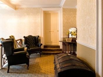 Bishopsgate House Бомарис